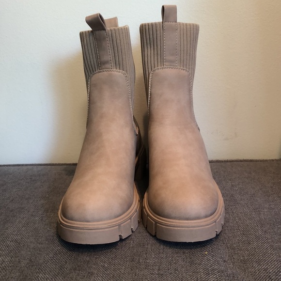 Qupid Beige Chunky Lug Sole Platform Elastic Sock Ankle Bootie Boots wom… - Picture 3 of 8